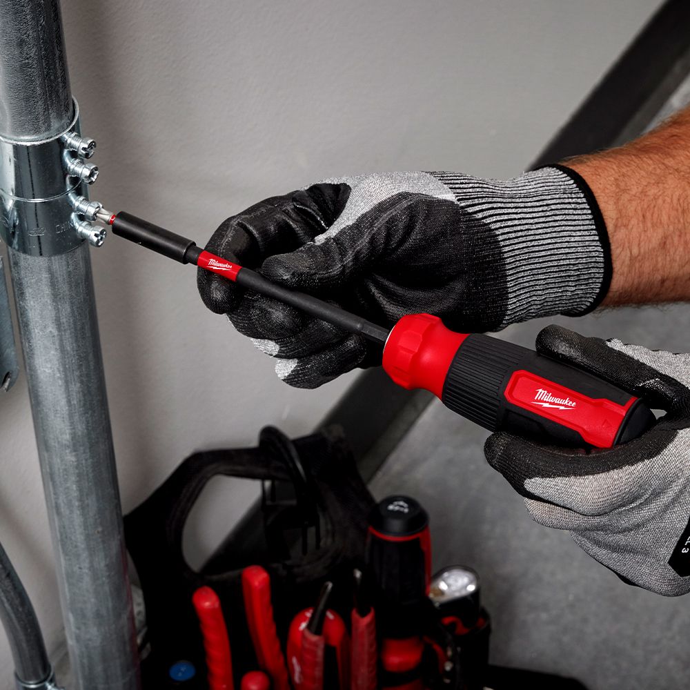 Milwaukee 48222915 14-in-1 Multi-Bit Screwdriver with SHOCKWAVE™ Bits