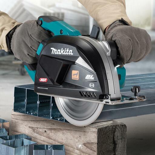 Makita CS002GZ 40V Max Li ion Cordless Brushless 185mm 7 1 4 Metal Cut Saw Skin Only