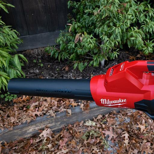 Milwaukee M18F2BL802 18V x 2 8.0Ah Li ion Cordless Fuel Dual Battery Blower Combo Kit
